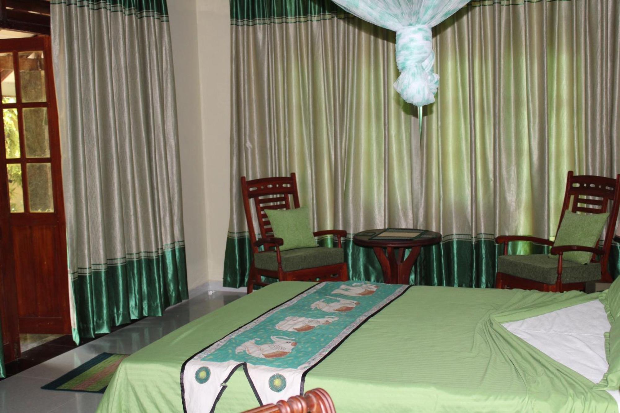 Raj Mahal Inn Wadduwa Exteriör bild